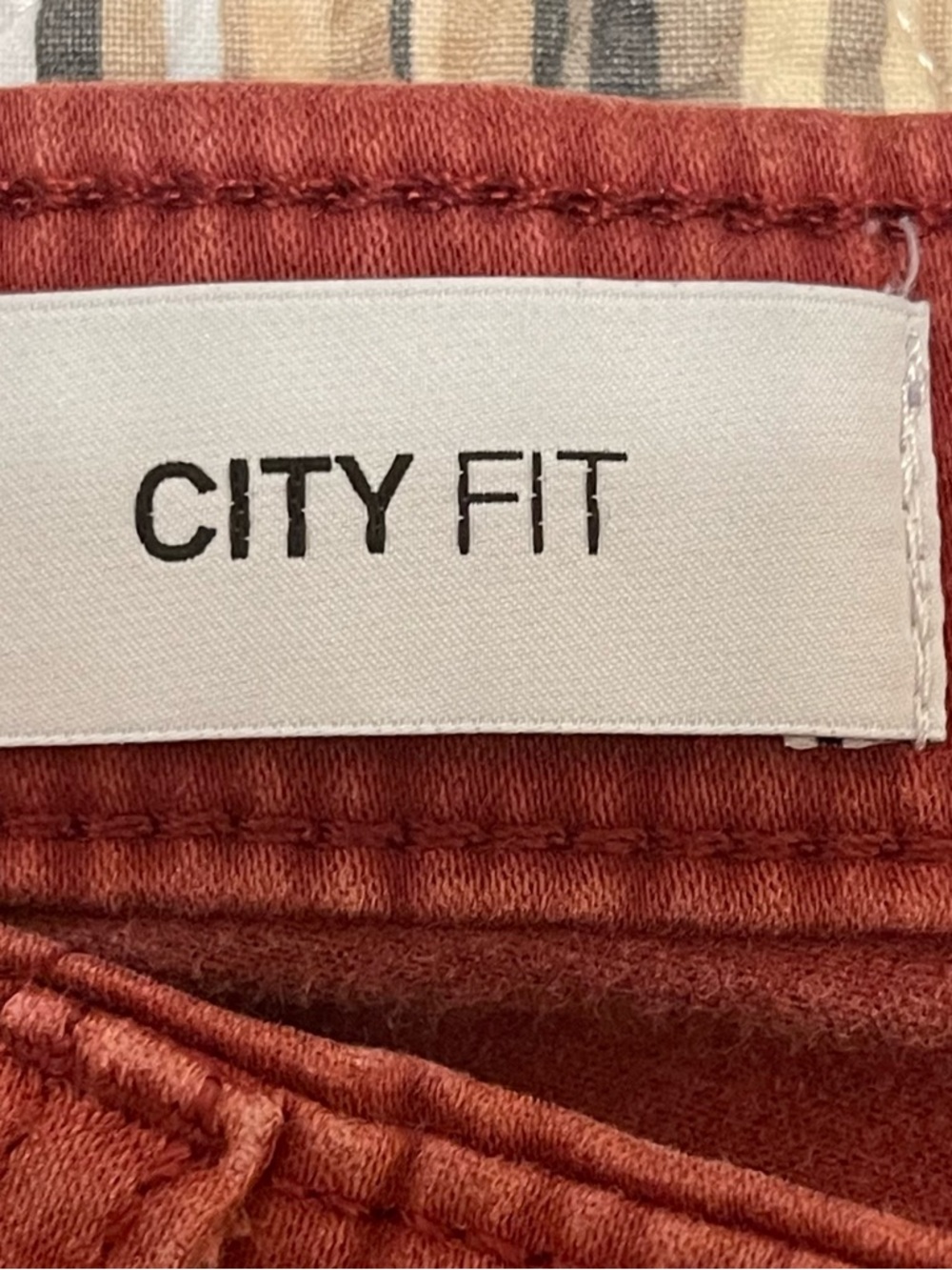 Liz Claiborne Women’s 12P Ultrasoft Straight-Leg Jeans in Burnt Red Petite Short - Picture 4 of 8